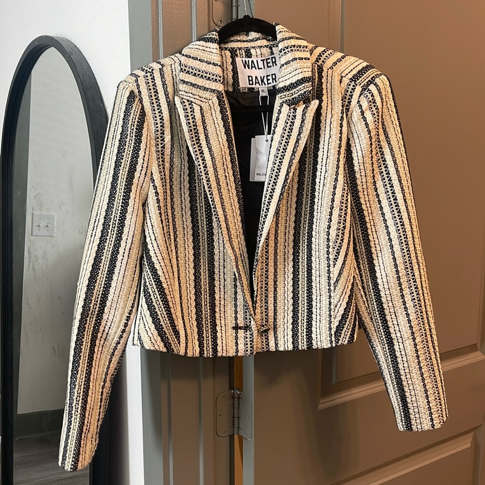 Gold Detail Textured Crop Blazer